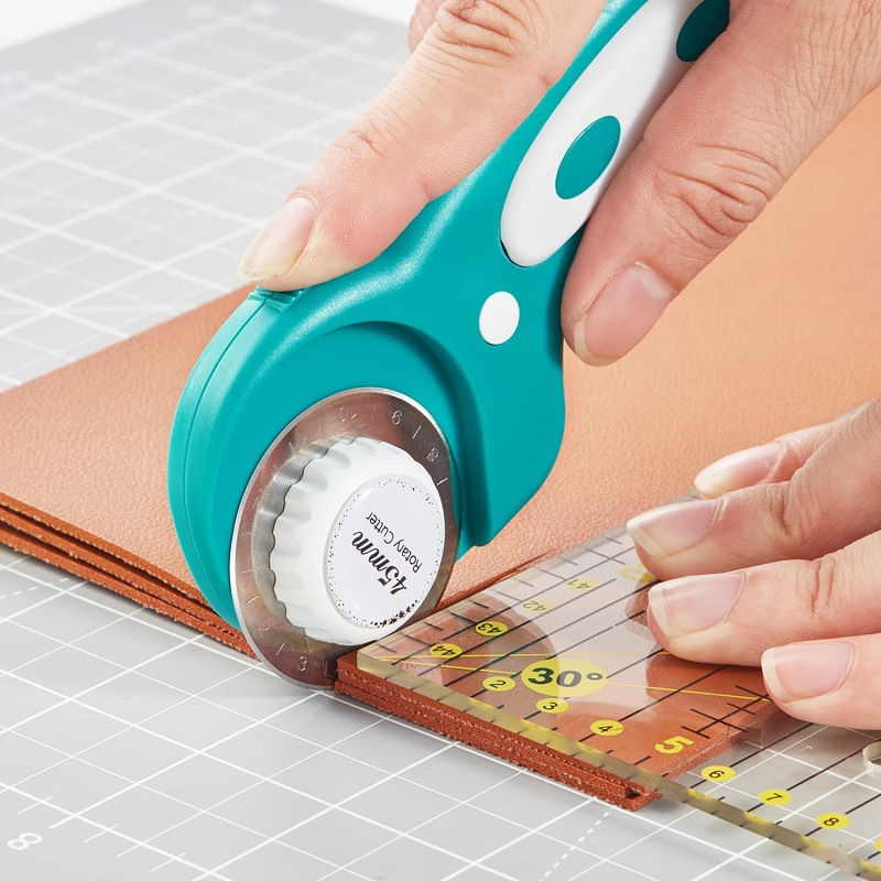 قاطع دوار 45 مم لقطع القماش مع - مراجعة Rotary Cutter For Fabric 45Mm وسعره