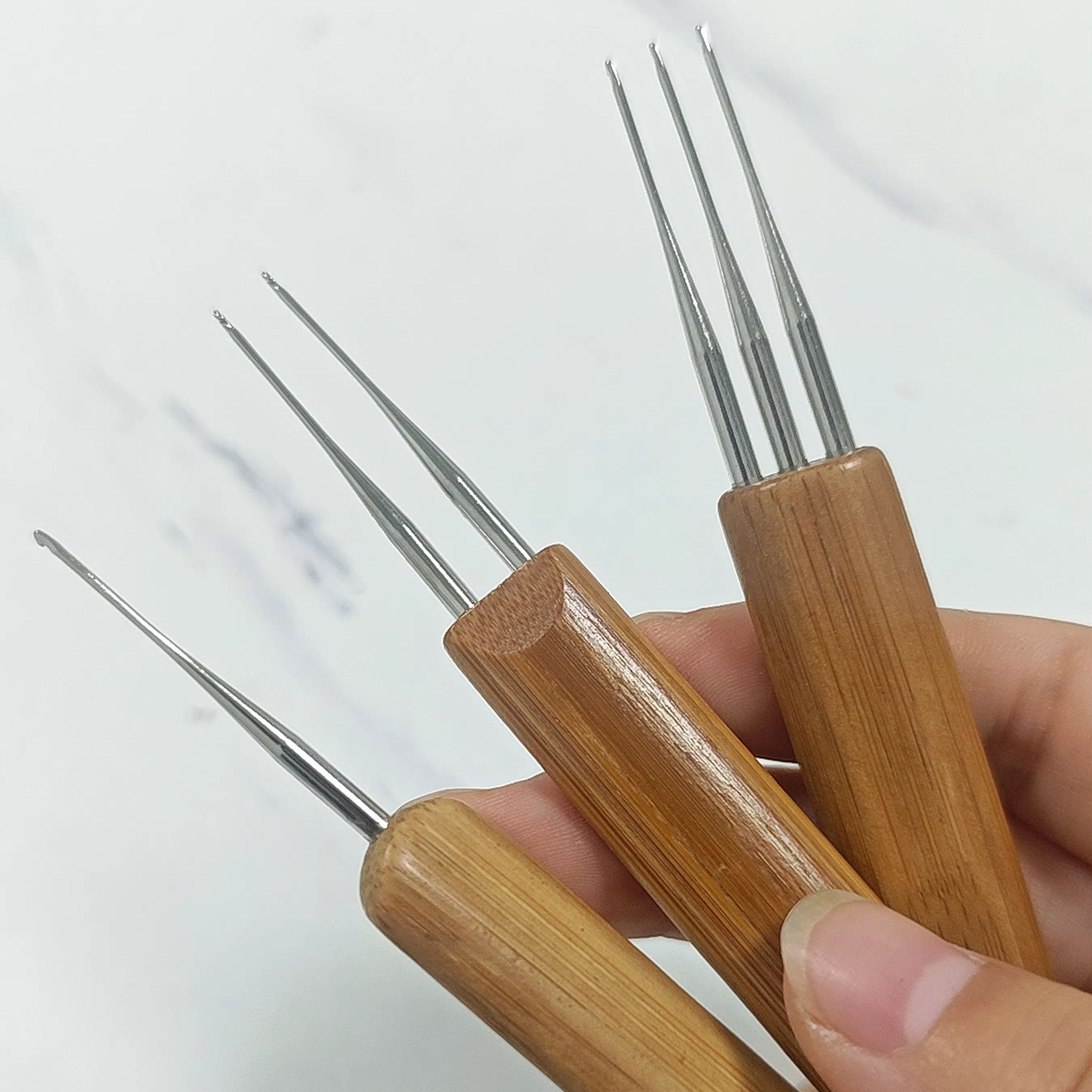 إبر كروشيه مريحة بمقبض خشبي من - مراجعة Wooden Crochet Hooks Ergonomic Handle وسعره